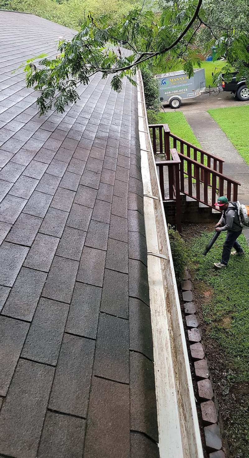 Gutter cleaning and repair service